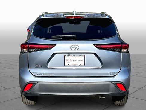 Certified 2023 Toyota Highlander XLE image 5