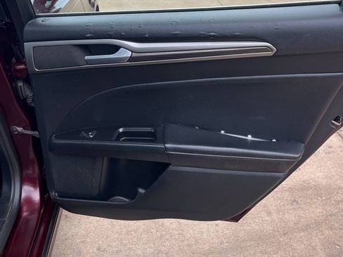Used 2018 Ford Fusion SE w/ Fusion SE Technology Package FWD image 18