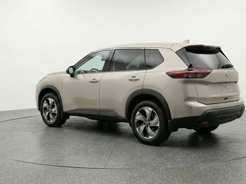 Used 2025 Nissan Rogue SV AWD/4WD image 6