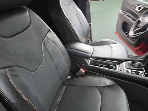 Used 2023 Jeep Compass Limited image 31