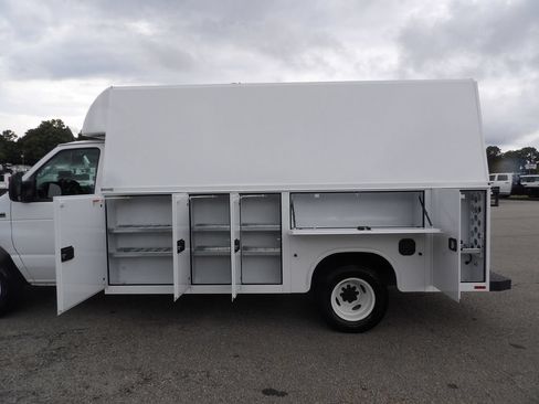 Used 2024 Ford E-350 and Econoline 350 Super Duty w/ Driver's Safety Package RWD image 37