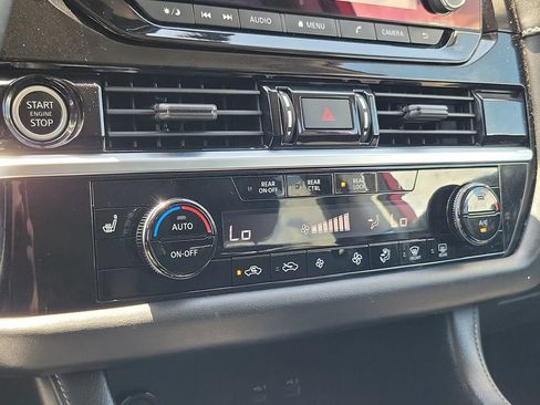 Used 2022 Nissan Pathfinder SV AWD/4WD image 26