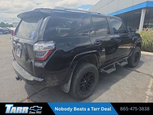 Used 2017 Toyota 4Runner SR5 Premium AWD/4WD image 5