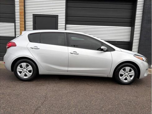 Used 2017 Kia Forte LX FWD image 10