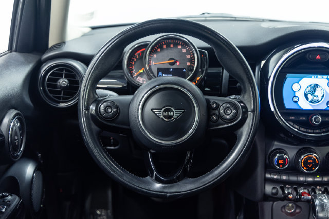 Used 2019 MINI Cooper 4-Door Hardtop w/ Storage Package FWD image 13