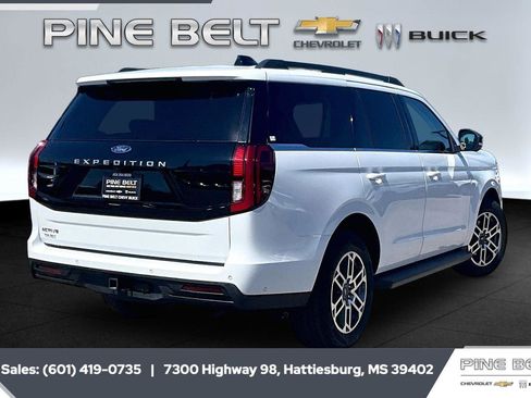 Used 2025 Ford Expedition Active AWD/4WD image 11