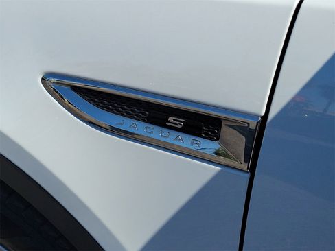 Used 2019 Jaguar E-PACE S image 10