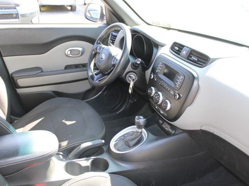 Used 2014 Kia Soul + image 12