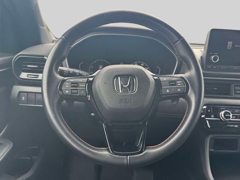 Used 2025 Honda Pilot Sport image 19