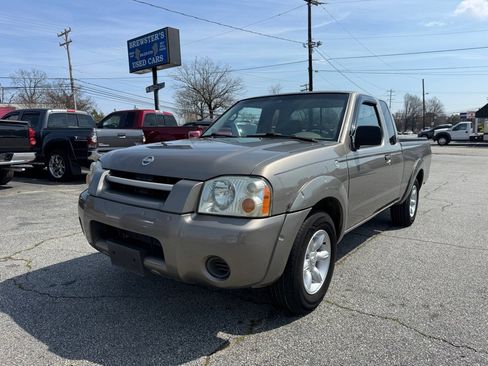 Used 2003 Nissan Frontier XE image 1