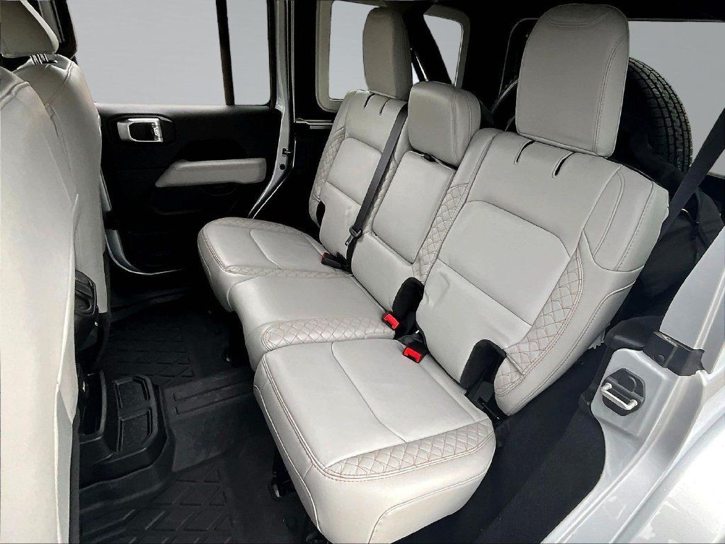 Used 2023 Jeep Wrangler Unlimited Sahara AWD/4WD image 24