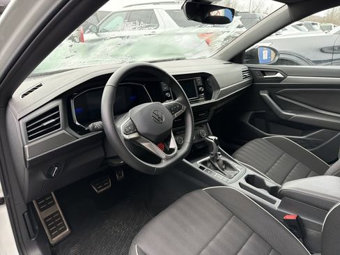 Used 2023 Volkswagen Jetta Sport image 6