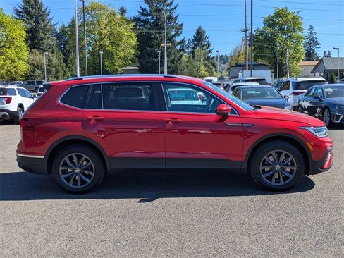 Certified 2023 Volkswagen Tiguan SE image 6