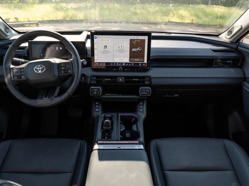 Used 2026 Toyota RAV4 Limited AWD/4WD image 21