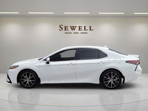 Used 2024 Toyota Camry SE w/ Convenience Package FWD image 2