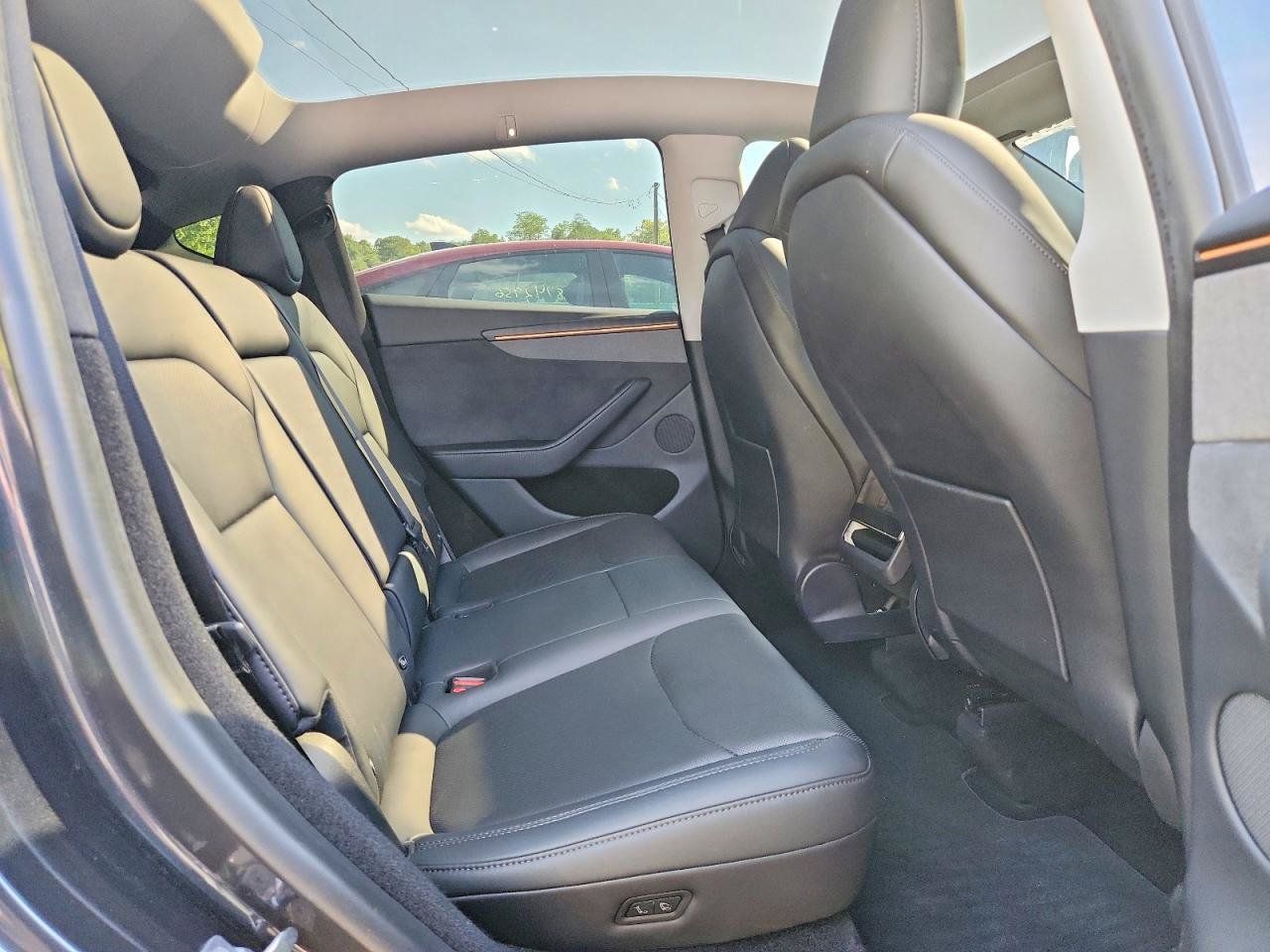 Used 2026 Tesla Model Y AWD image 7