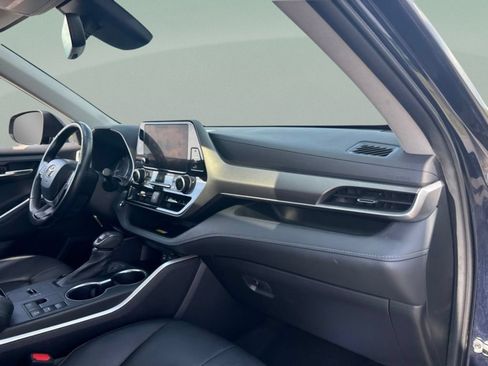 Used 2023 Toyota Highlander XLE FWD image 24