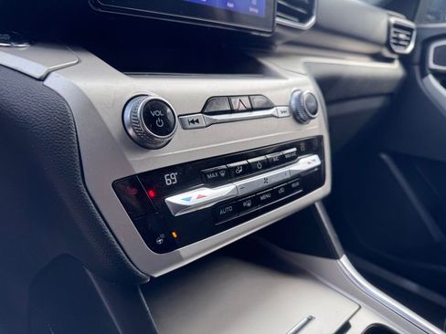 Used 2021 Ford Explorer XLT w/ Equipment Group 202A image 19