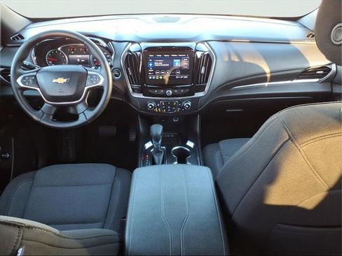 Used 2023 Chevrolet Traverse LT w/ Rear Camera Mirror Package image 12
