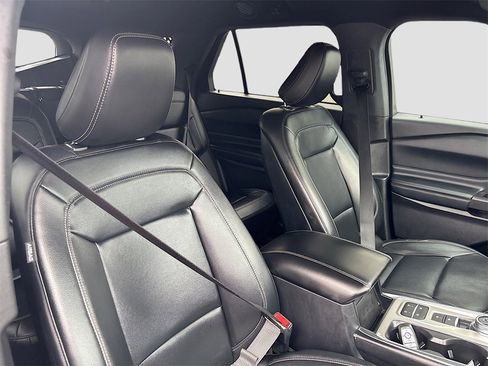 Used 2020 Ford Explorer XLT w/ Equipment Group 202A image 29