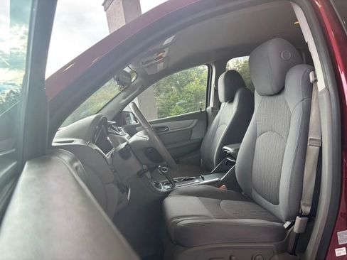 Used 2015 Chevrolet Traverse LT w/ Style and Technology Package image 8