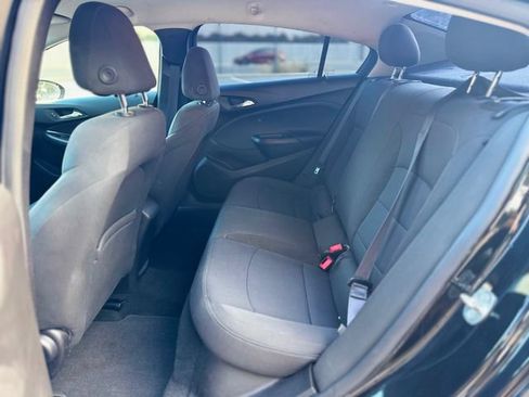 Used 2017 Chevrolet Cruze LS FWD image 22