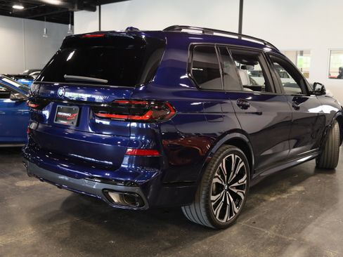 Used 2024 BMW X7 xDrive40i w/ M Sport Package AWD/4WD image 6