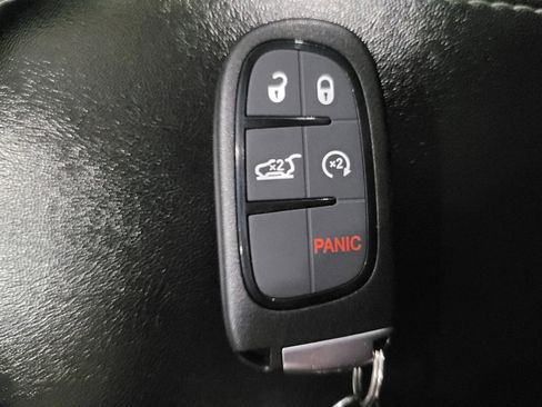 Used 2020 Jeep Cherokee Limited image 32