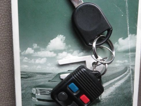 Used 2010 Ford Explorer XLT image 33