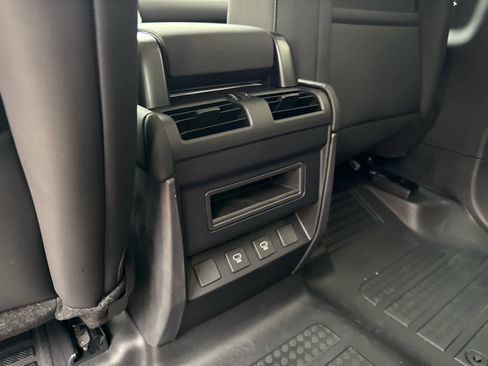 Used 2025 Land Rover Defender 110 S image 18