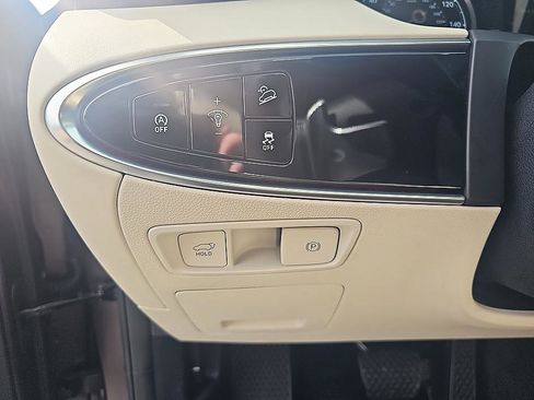 Used 2023 Genesis GV70 2.5T w/ Advanced Package image 15