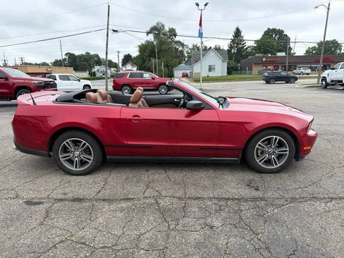 Used 2010 Ford Mustang Convertible RWD image 21