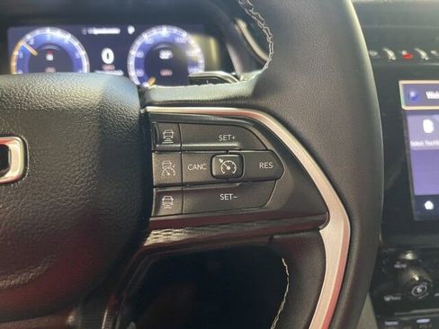 Used 2024 Jeep Grand Cherokee Altitude image 24