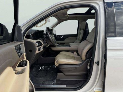 Used 2023 Lincoln Navigator Reserve RWD image 19