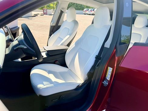 Used 2024 Tesla Model Y Long Range RWD image 18