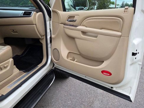 Used 2010 Cadillac Escalade ESV Luxury AWD/4WD image 44