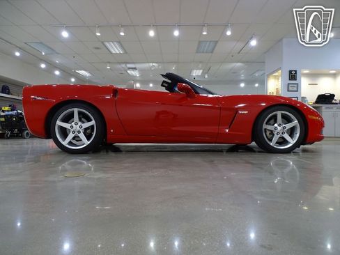 Used 2006 Chevrolet Corvette Convertible w/ Preferred Equipment Group image 20