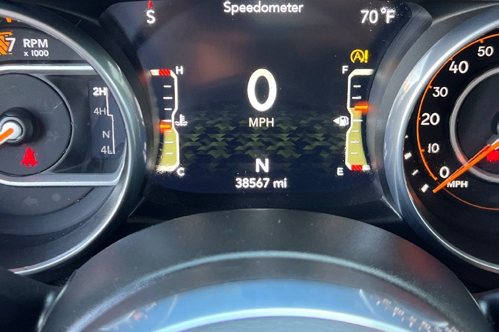 Used 2018 Jeep Wrangler Unlimited Sahara AWD/4WD image 27