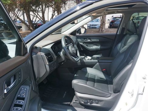 Used 2023 Nissan Rogue SL FWD image 2