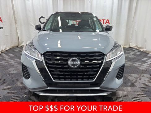 Used 2023 Nissan Kicks SV image 2