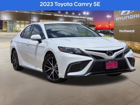 Used 2023 Toyota Camry SE FWD image 1