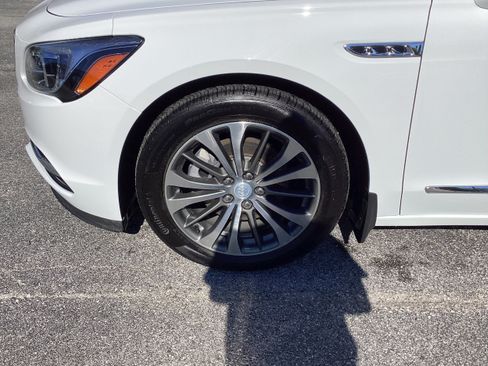 Used 2019 Buick LaCrosse Premium FWD image 9