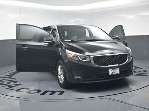 Used 2015 Kia Sedona L image 22