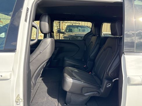 New 2026 Chrysler Pacifica Select w/ S Appearance Package FWD image 40