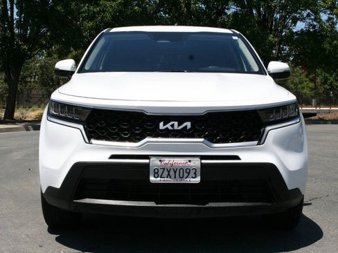 Used 2022 Kia Sorento LX AWD/4WD image 3