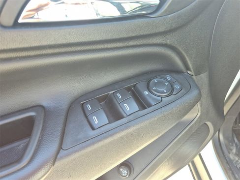 Used 2020 Chevrolet Equinox LT image 25