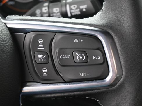 Used 2025 Jeep Wrangler Sahara image 21