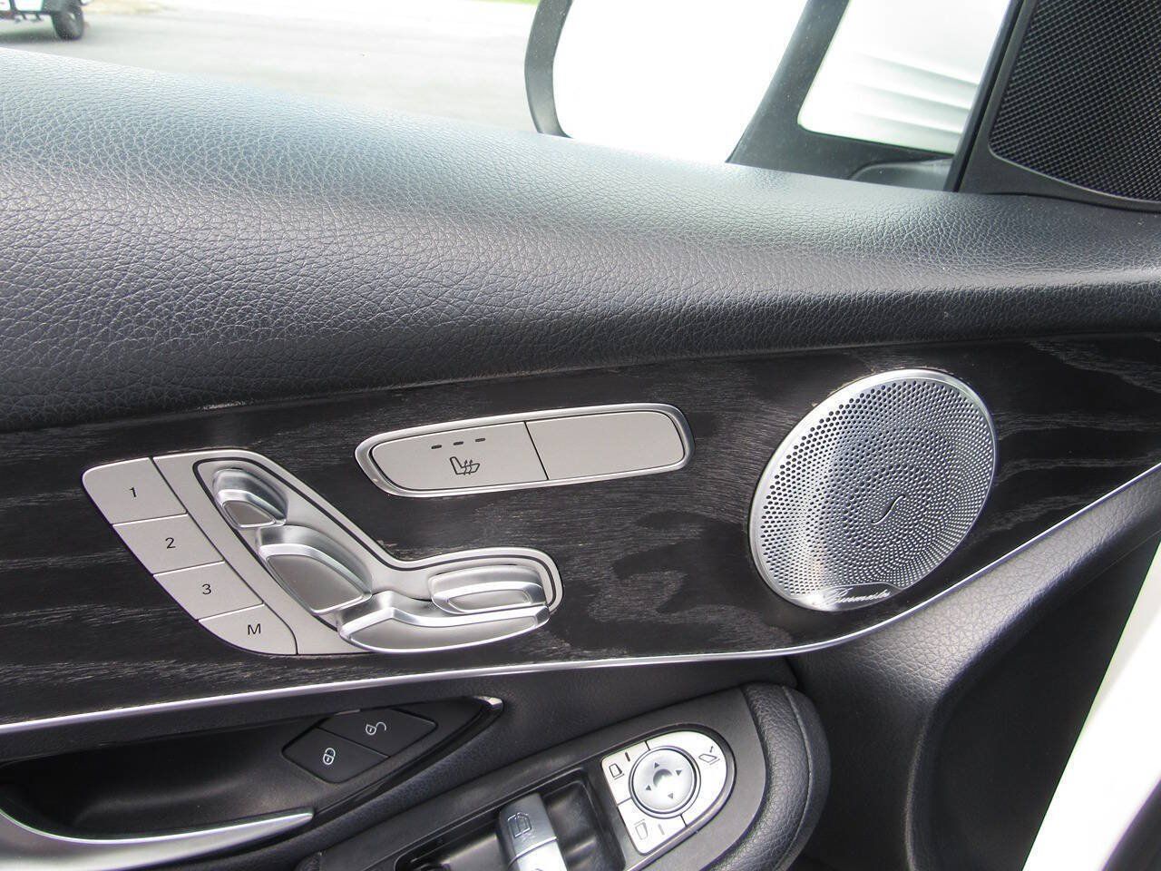 Used 2018 Mercedes-Benz GLC 300 4MATIC image 20