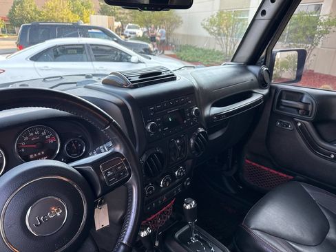 Used 2018 Jeep Wrangler Unlimited Rubicon AWD/4WD image 23