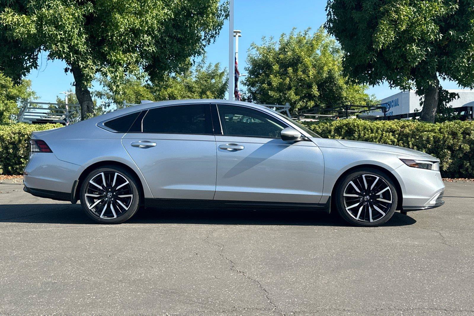 Used 2024 Honda Accord Touring image 2
